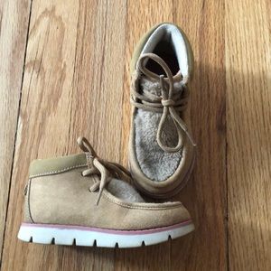 Oshkosh Toddler size 7 Boots